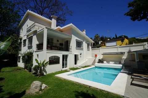 Fristående villa, Málaga, Costa del Sol. 4 Sovrum, 3 Badrum, Storlek 250 m², Terrass 9 m², Garden/Plot 510 m². Miljö : Stad, Bebyggelse, Nära golfbana, Nära hamn, Nära till affärer, Nära havet, Nära staden, Nära till skolor, Nära småbåtshamn. Positio...