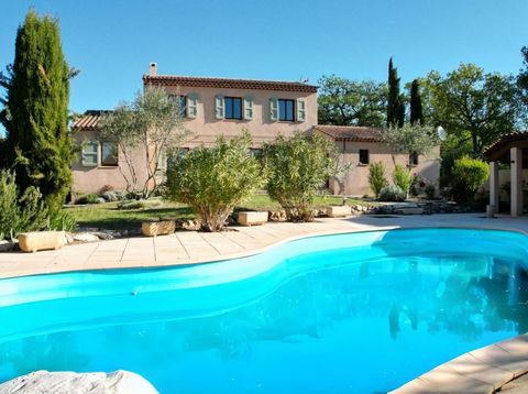 Located in the charming village of St Saturnin les Apt, close to essential shops, pretty one-storey Provençal house with open views of the Luberon. The ground floor is composed of a large living room with fireplace and open kitchen, a bedroom with sh...