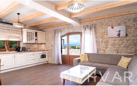 For sale is a beautiful villa in Dol with a swimming pool, ideal for year-round enjoyment. Recently renovated, the villa offers modern comfort in a traditional Dalmatian setting. The pool can be heated in winter and cooled in summer, and each room is...