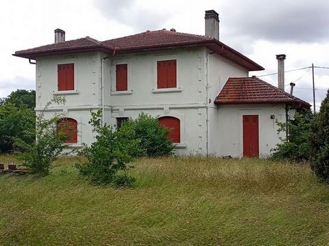 Het agentschap Esprit Atypique nodigt u uit om deze oase van rust te ontdekken in een rustige omgeving zonder naaste buren. Als u droomt van rust, is dit meesterlijke gebouw, gebouwd op een perceel van 9000m² in een natuurgebied, voor u gemaakt. U ge...