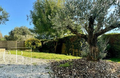 Nouveauté Catherine BAUDIN 06 66 90 92 86 Proche du canal de Rompsay, à quelques minutes par piste cyclable du centre-ville de La Rochelle, je vous propose de découvrir dans une résidence sécurisée avec piscine un appartement lumineux. Parfaitement a...