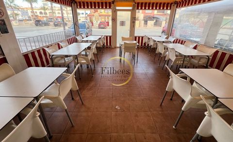 Zu verkaufen: Eine fantastische Gelegenheit, ein komplett eingerichtetes Restaurant im lebhaften Viertel Puerto de Mazarrón zu besitzen. Mit einer großzügigen Innenfläche von 117 m2 bietet dieses Anwesen ausreichend Platz zum Essen und Bewirten, idea...