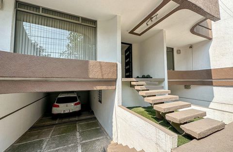 ERCM200 Alika Panchenko Casa en una Zona Tranquila, en venta, Naucalpan de Juárez, Estado de México     Casa ubicada en un vecindario muy tranquilo, a solo unos pasos del reconocido Instituto Pedagógico Bertha Von Glumer, lo que la convierte en un ho...