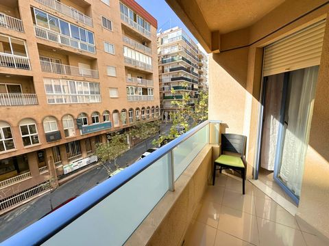 ¡Oportunidad única en Calpe! Este espectacular apartamento se encuentra a tan solo 50 metros de la playa, en una de las zonas más exclusivas de la ciudad, sobre la avenida principal, lo que te permitirá disfrutar de un estilo de vida relajado, cerca ...