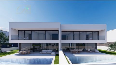 DH presents, Exceptional villa, under construction, inserted in one of the most luxurious areas of the city of Lagos. Surrounded by the beaches of Camilo and Dona Ana and also the famous Ponta da Piedade. The village has modern features, high quality...