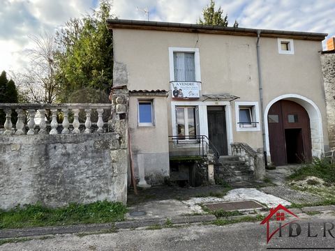 Het IDLR-agentschap in Bourbonne Les Bains biedt u een huis aan in de buurt van Bourbonne les Bains. Gelegen in het dorp Villars Saint Marcellin, zal dit te renoveren huis van 85 m2 u verleiden met zijn volumes en blootstelling. Je hebt een entree, e...