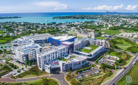 A la entrada de Grand Baie se encuentra La Croisette. Con acceso directo a la autopista, La Croisette está conectada con Port Louis y el aeropuerto. Este lugar es un crisol de culturas, sabores y generaciones, que reúne a veraneantes y profesionales ...