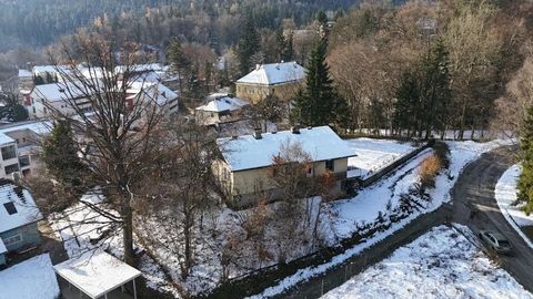 Gezinsvriendelijk, ruim, praktisch en dicht bij de natuur, deze bungalow presenteert zich op de gewilde locatie van Viktring. Met zijn ruime tuin, de rustige afgelegen ligging en tegelijkertijd de nabijheid van scholen en de Wörthersee, is deze wonin...