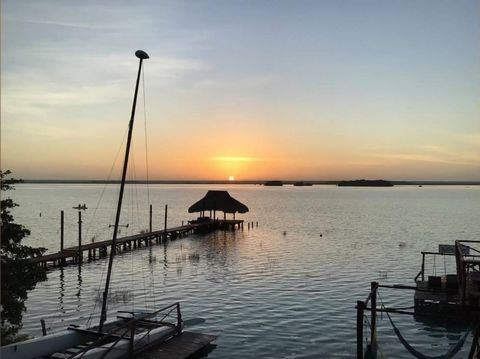 ¡Oportunidad única de inversión en la mágica Laguna de Bacalar! Se vende un exclusivo complejo turístico ubicado frente a las aguas turquesas de la laguna de Bacalar. Este lugar combina naturaleza, lujo y un diseño único, siendo ideal tanto para turi...