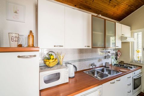 Indy's Beach Apartments are located in Vrbica in Zaton Bay, only 8 km away from the UNESCO-protected Old Town of Dubrovnik and a stone's throw away from the nearest beach. Overlooking the Adriatic Sea, property offers two air-conditioned accommodatio...