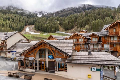 Le Balcon des Airelles is een charmante residentie van hout en steen, gelegen op een hoogte van 1800 meter in het hart van het resort Orres 1800. Deze residentie biedt een adembenemend uitzicht op de vallei, het lariksbos en de omliggende bergen en i...