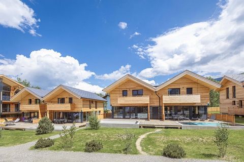 „Gönnen Sie sich den ultimativen Alpenurlaub in diesem stilvollen 115 m² großen Ferienhaus, das bequem Platz für bis zu 8 Personen bietet. Perfekt gelegen, nur wenige Meter von der Kreischberg-Gondelbahn entfernt, kombiniert dieses luxuriöse Refugium...