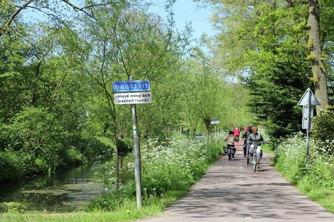 Bei dieser Unterkunft handelt es sich um ein gemütliches Ferienhaus in Heiloo mit einer weiten Aussicht über die Weiden, auf denen die Pferde friedlich grasen. Das Ferienhaus liegt zentral. In 50 m erreichen Sie die Heilooërbossen zu Fuß und mit dem ...