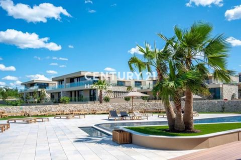 This beautiful house with a modern design is located in a resort near Umag, just 200 m from the sea. The house has an area of 280m2 and is located on a plot of 241m2. In the basement of the house there is a games room, a laundry room, a toilet, a tec...