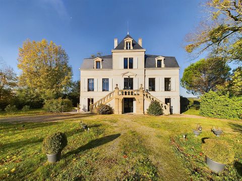 Discover this magnificent 19th-century manor house nestling just a stone's throw from the precious Monbazillac vineyards. With its elegant gables and authentic facade, it combines old-world charm with modernity. This unique property boasts extensive ...