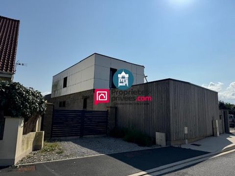 Vor den Toren von Wimereux befindet sich das zeitgenössische Haus, bestehend aus einem Eingang, einem schönen Wohnzimmer mit einem Doppelwohnzimmer mit offener Küche, einem Schlafzimmer, einem Badezimmer und einer Speisekammer/Waschküche. Im Obergesc...