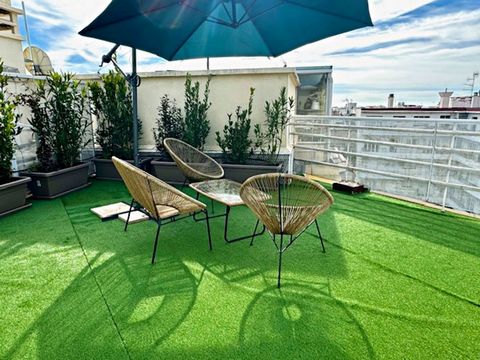 Discover this unique 3-room apartment, with an area of 51.82 m2, located in the highly sought-after Fleurs district of Nice. Close to the sea and the Alsace-Lorraine garden, and a stone's throw from the Alsace-Lorraine tram stop, this apartment is lo...