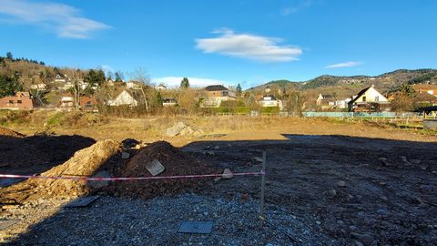 En el corazón de la hermosa ciudad de Münster, cerca de las escuelas, la estación de tren y el centro, hermoso terreno llano con servicios de 5a04 libre de constructor. Póngase en contacto con su agencia Christelle Clauss en Colmar para obtener más i...