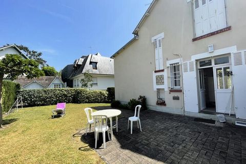 VILLA IN THE FAN OF CABOURG 200M FROM THE BEACH We offer you this 125m² terraced house in the Cabourg range with a large garden 200m from the beach. This villa has on the ground floor a large living/dining room of 28m² with open kitchen (with dishwas...