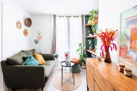 Este encantador apartamento de 22 m², situado en el animado segundo distrito de París, es un refugio ideal para dos personas. Situado en el quinto piso de un edificio histórico sin ascensor, el espacio está cuidadosamente diseñado para brindar comodi...