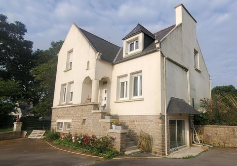 Maison 180 m² à PLOUDANIEL 29260