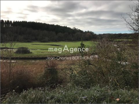 Marais à poissons de 8835m2 bordé par la rivière La Vertonne, havre de paix et dépaysement total.