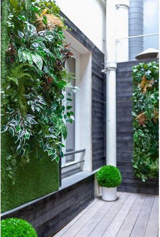 ⭐ Hotel Tinah, ideaal gelegen op slechts een steenworp afstand van de Champs-Élysées, biedt u een verblijf dat comfort en functionaliteit combineert in het hart van Parijs. Geniet van elegante kamers met eigen badkamer in een intieme en moderne setti...