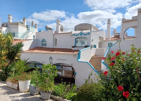 Ristorante in vendita a Monte Carvoeiro, una delle localitÃ piÃ¹ popolari di Carvoeiro, in una buona posizione in questa cittÃ molto popolare, con accesso immediato al centro cittÃ . In questa atmosfera affascinante, con una piazza, un giardino paesa...