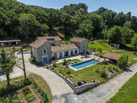 Propriété d'exception de plus de 350m² habitable au cur d'un cadre idyllique