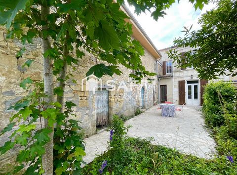 Charmante maison de ville en pierre à rafraîchir entièrement dans quartier calme, belle pièce de vie, terrasse, 3 chambres, joli jardin.
