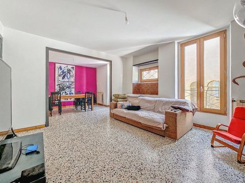 Maison de village avec terrasse, balcon, cour et garage – Villemagne-l’Argentière (34600)