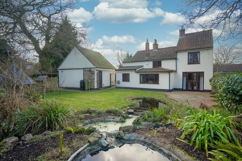 Hidden away at the end of a little no-through lane, within a conservation area in the heart of a pretty Broadland village, this house enjoys a high degree of privacy and is refreshingly relaxing and peaceful. Open fields and mature trees around, the ...