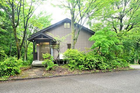 Casa in legno a un piano costruita nell'ottobre 1990. Riduzione dell'imposta sul mutuo per l'alloggio applicabile. Pianta 1LDK con 56,31 m² di superficie abitabile e 362 m² di superficie (circa 109 tsubo). Lotto d'angolo con strade pubbliche di 5,8 m...