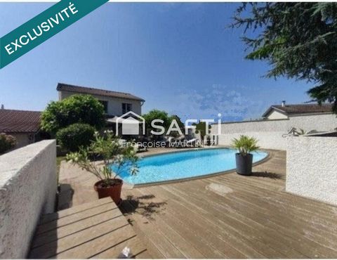 1 véranda au Nord avec vue sur les Alpes ; 1 piscine sur terrasse bois avec salons détente au Sud