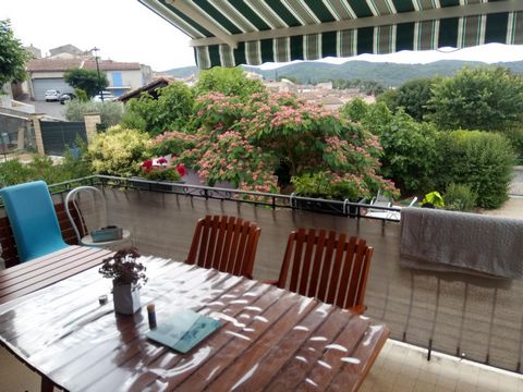 Villa composée de 3 appartements, 1 garage et 4 places de parking idéale pour de la location !