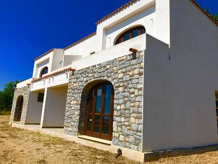 Semi-detached villa in the process of being completed. Situated at a walking distance to the sea and near the services of Diamante - a charming town with many restaurants, trendy coffee bars and characteristic shops. The villa is on 2 floors. On the ...