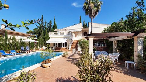 Villa with pool in Santa Ponsa Mediterranean style villa near the sea This Mediterranean-style villa is located in Santa Ponsa, near the Yacht Club in a residential and very quiet area. The plot consists of 4 800 m2, and the villa has a total living ...