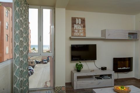 .Apartment for rent in Tarifa close to beach and close to the old town. This completely renovated and refurnished apartment has large kitchen and cozy dinning room. There is a sea view from the living room. It has 2 bedrooms. In master bedroom there ...