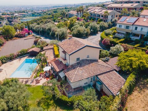 CERZA DI SAN GREGORIO, CATANIA: we offer an exclusive panoramic villa on Cerza, San Gregorio di Catania. The villa is located in one of the most elegant and most sought after residential areas of the city. The property is spread over a commercial are...