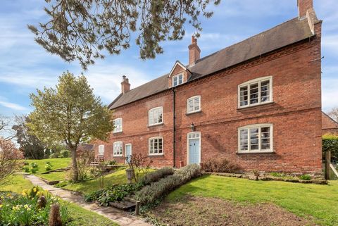 A spacious Grade II listed property offering a high degree of versatility ideal for modern living not typically found in properties of its kind. KEY FEATURES This spacious Grade II listed property extends to 3584 sq.ft - to the ground floor enjoying ...