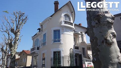 A13415 - Fantastic opportunity to buy a large (230sqm) town centre house in Brioude, Haute-Loire. It has three bedrooms that are ready and another three to be converted. The grand entrance leads to a double lounge area (42sqm) with marble fireplaces ...