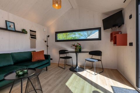 In this ‘Tiny House’ holiday home, you will experience first-hand the trend of minimising and de-cluttering. Unwind on the edge of the forest and the dunes, surrounded by nature. Living with only what you need, clearing your head completely, that sho...