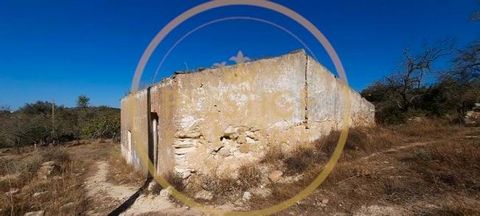 Located in Boliqueime. Ruin situated in Aroal, Boliqueime for a great investment for your next home overlooking the mountains and sea. Ruin, twined is inserted within a plot of 160 m2 and the Ruin is 119 m2 and can be increased and together with a ru...