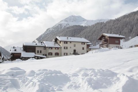 The holiday home is located in the San Rocco district just 30 meters from the Amerikan ski lift and 150 meters from the Carosello 3000 cable car. There is both a garage and a parking facility at the property, so your cars can stay safe and scratch-fr...