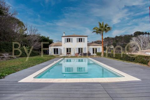 In a residential and privileged area of Cagnes sur Mer, near St Paul, this magnificent recent contemporary villa will seduce you with its well thought-out layout, its large volumes, its quality of finish, its beautiful luminosity thanks to its large ...