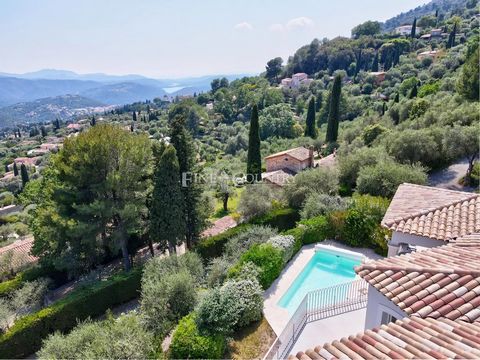 *SOLE AGENT* Luminous home with a large open plan living room, dining room and kitchen overlooking a wrap-around terrace and sweeping views of the Esterel and Tanneron Valley. Walking distance to the nearby village of Speracedes. Enjoy all the modern...