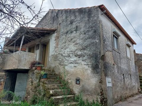 Lovely 3 bedroom cottage, of general stone construction, for total reconstruction. Property consisting of two floors, being the ground floor composed of storage, cellar and annex with wood oven. The upper floor consists of living room, kitchen, bathr...