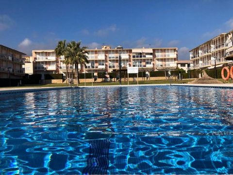 In the most residential area of La Rã pita, we offer you this apartment with sea views for sale in Sant Carles de la Rapita, Costa Dorada. Just 200m from the beach. They have an area of 83m2 that are distributed in living room, open kitchen, 3 bedroo...
