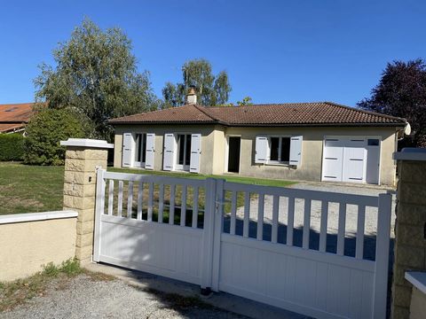 Set behind gates and within a lovely garden with detached garage, is this single storey 3 bedroom house. Built 34 years ago, the house has a modern feel. It sits in the countryside and is just 2km from the town and all facilities. The single storey a...