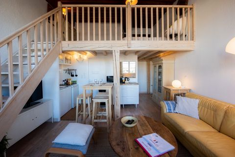 A great apartment of 35m2 with a mezzanine (height 1,70m) very well equipped, where you can feel good up to 2 persons. You will spend an authentic stay in Lyon in our bright apartment, entirely made of wood, in a period building. Less than 2 minutes ...